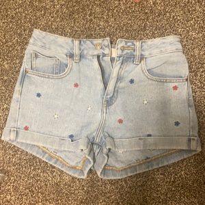 PacSun Mom shorts star embroidery